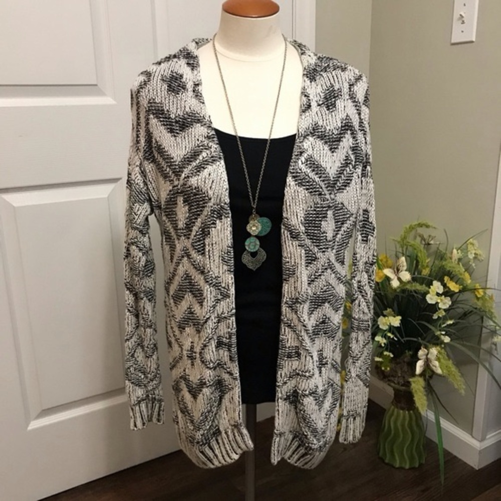 Like NEW | H&M Divided Cardigan | Size Medium